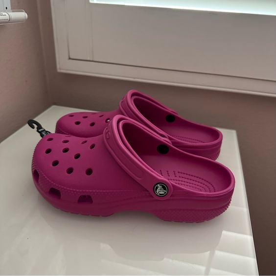 crocs